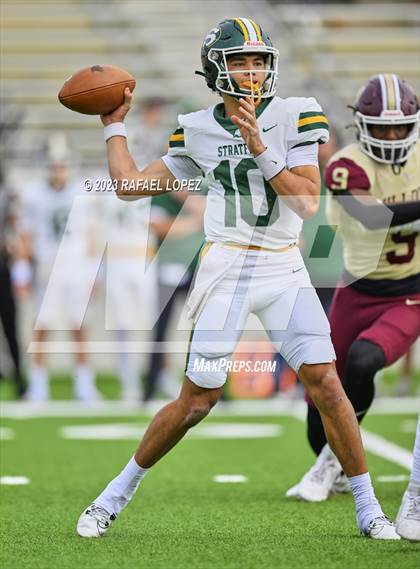 Thumbnail 1 in Summer Creek vs. Stratford (UIL Football 6A D2 Region 3 Regional) photogallery.