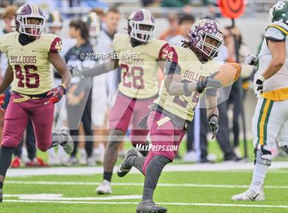 Thumbnail 2 in Summer Creek vs. Stratford (UIL Football 6A D2 Region 3 Regional) photogallery.