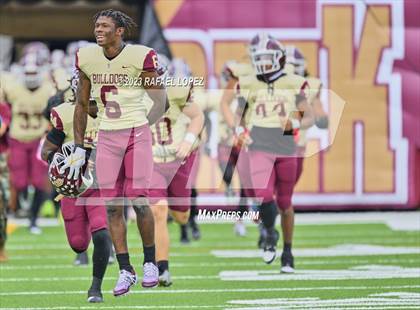 Thumbnail 3 in Summer Creek vs. Stratford (UIL Football 6A D2 Region 3 Regional) photogallery.
