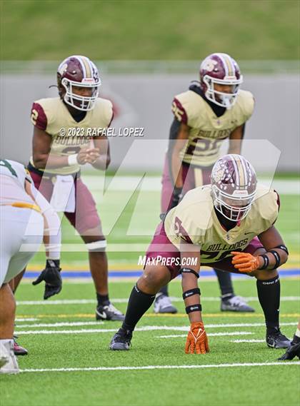 Thumbnail 3 in Summer Creek vs. Stratford (UIL Football 6A D2 Region 3 Regional) photogallery.