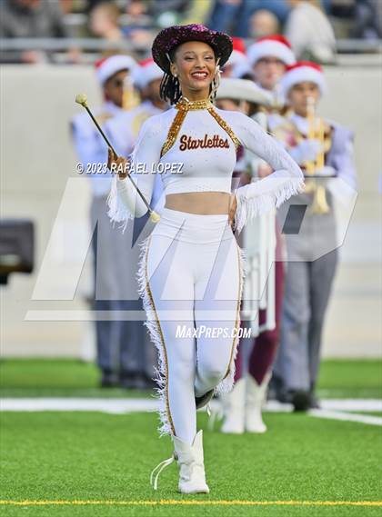 Thumbnail 3 in Summer Creek vs. Stratford (UIL Football 6A D2 Region 3 Regional) photogallery.