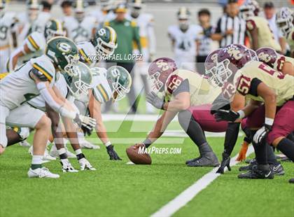 Thumbnail 2 in Summer Creek vs. Stratford (UIL Football 6A D2 Region 3 Regional) photogallery.