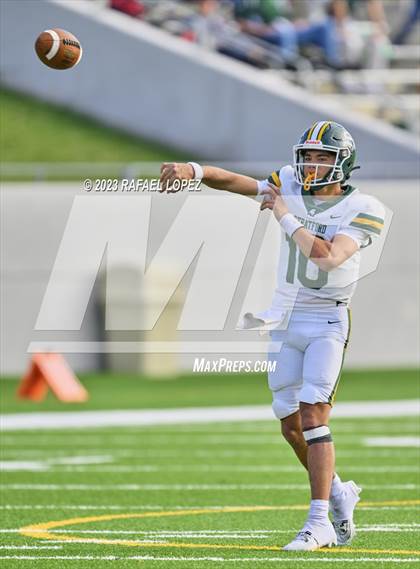 Thumbnail 2 in Summer Creek vs. Stratford (UIL Football 6A D2 Region 3 Regional) photogallery.