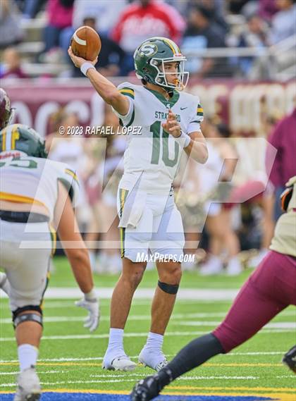 Thumbnail 2 in Summer Creek vs. Stratford (UIL Football 6A D2 Region 3 Regional) photogallery.