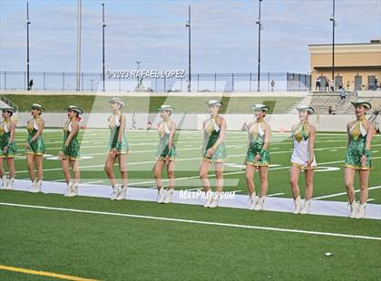 Thumbnail 1 in Summer Creek vs. Stratford (UIL Football 6A D2 Region 3 Regional) photogallery.
