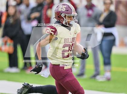 Thumbnail 2 in Summer Creek vs. Stratford (UIL Football 6A D2 Region 3 Regional) photogallery.
