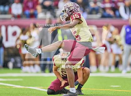 Thumbnail 3 in Summer Creek vs. Stratford (UIL Football 6A D2 Region 3 Regional) photogallery.