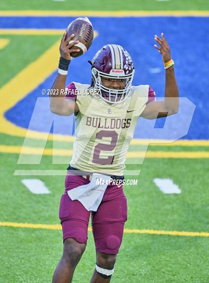 Thumbnail 2 in Summer Creek vs. Stratford (UIL Football 6A D2 Region 3 Regional) photogallery.