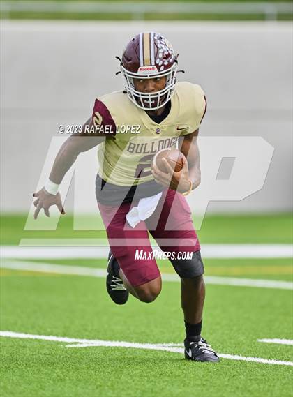Thumbnail 3 in Summer Creek vs. Stratford (UIL Football 6A D2 Region 3 Regional) photogallery.