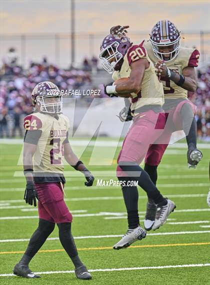 Thumbnail 2 in Summer Creek vs. Stratford (UIL Football 6A D2 Region 3 Regional) photogallery.