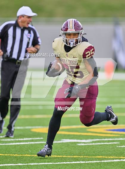 Thumbnail 1 in Summer Creek vs. Stratford (UIL Football 6A D2 Region 3 Regional) photogallery.