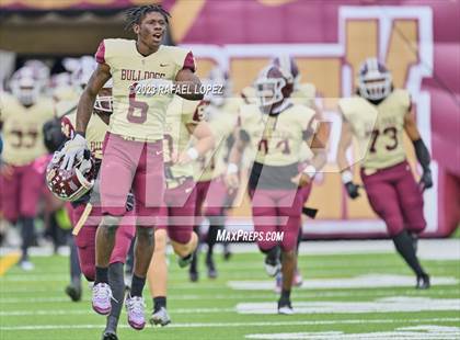 Thumbnail 1 in Summer Creek vs. Stratford (UIL Football 6A D2 Region 3 Regional) photogallery.