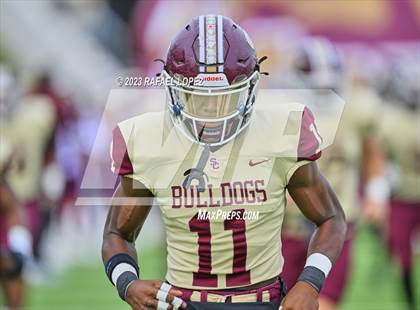 Thumbnail 1 in Summer Creek vs. Stratford (UIL Football 6A D2 Region 3 Regional) photogallery.