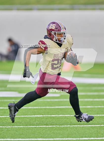 Thumbnail 3 in Summer Creek vs. Stratford (UIL Football 6A D2 Region 3 Regional) photogallery.