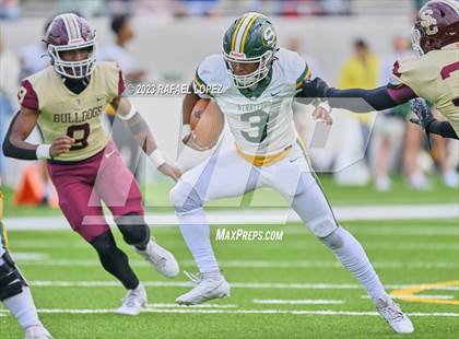Thumbnail 3 in Summer Creek vs. Stratford (UIL Football 6A D2 Region 3 Regional) photogallery.