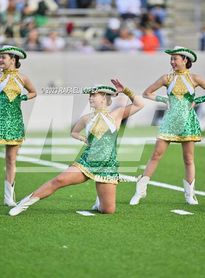 Thumbnail 2 in Summer Creek vs. Stratford (UIL Football 6A D2 Region 3 Regional) photogallery.
