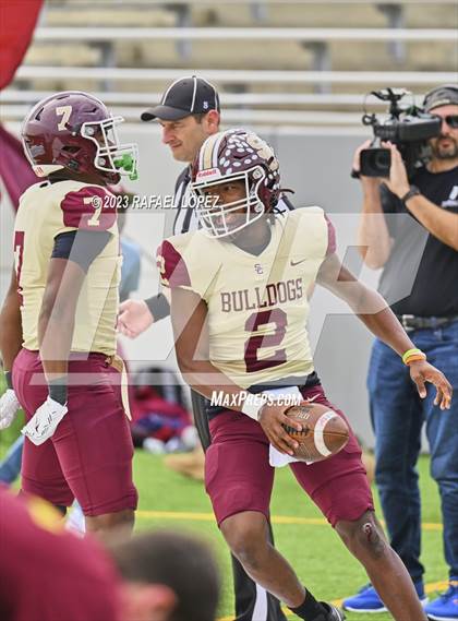 Thumbnail 2 in Summer Creek vs. Stratford (UIL Football 6A D2 Region 3 Regional) photogallery.