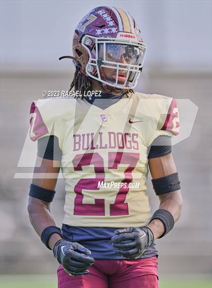 Thumbnail 1 in Summer Creek vs. Stratford (UIL Football 6A D2 Region 3 Regional) photogallery.