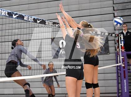 Thumbnail 3 in Rancho Cucamonga vs. Harvard-Westlake (Durango Fall Classic) photogallery.