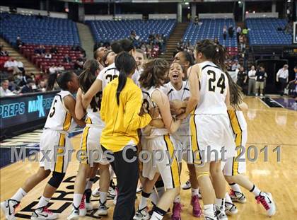 Thumbnail 1 in Bishop O'Dowd vs. Sacramento (CIF NorCal D3 Regional Final) photogallery.