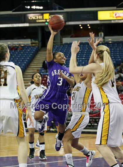 Thumbnail 2 in Bishop O'Dowd vs. Sacramento (CIF NorCal D3 Regional Final) photogallery.