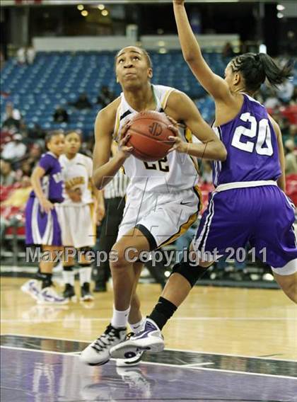Thumbnail 2 in Bishop O'Dowd vs. Sacramento (CIF NorCal D3 Regional Final) photogallery.