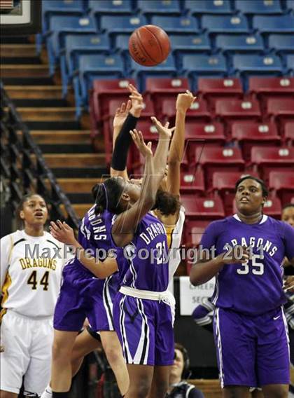 Thumbnail 2 in Bishop O'Dowd vs. Sacramento (CIF NorCal D3 Regional Final) photogallery.