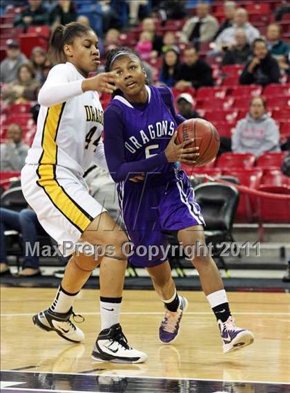 Thumbnail 1 in Bishop O'Dowd vs. Sacramento (CIF NorCal D3 Regional Final) photogallery.