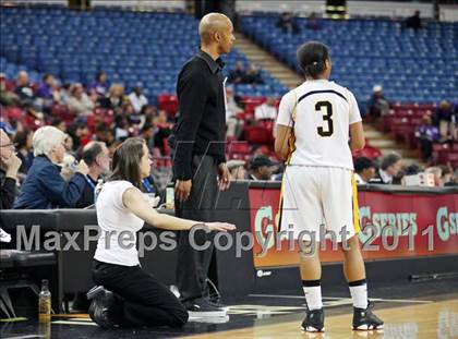 Thumbnail 1 in Bishop O'Dowd vs. Sacramento (CIF NorCal D3 Regional Final) photogallery.