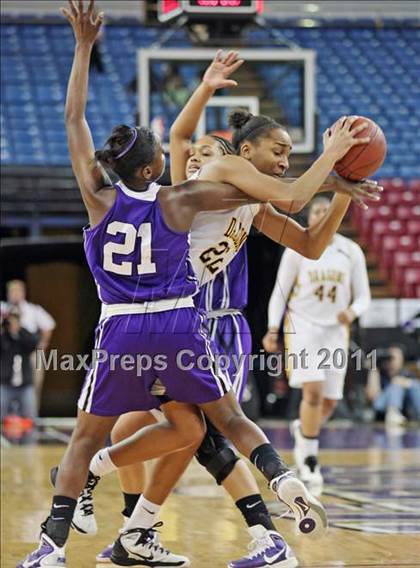 Thumbnail 2 in Bishop O'Dowd vs. Sacramento (CIF NorCal D3 Regional Final) photogallery.