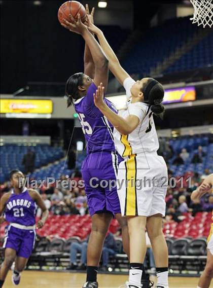 Thumbnail 3 in Bishop O'Dowd vs. Sacramento (CIF NorCal D3 Regional Final) photogallery.