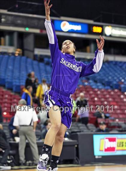 Thumbnail 2 in Bishop O'Dowd vs. Sacramento (CIF NorCal D3 Regional Final) photogallery.