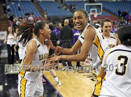 Thumbnail 2 in Bishop O'Dowd vs. Sacramento (CIF NorCal D3 Regional Final) photogallery.