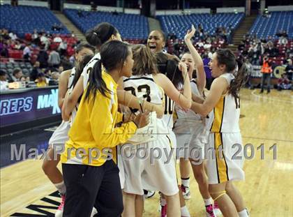 Thumbnail 2 in Bishop O'Dowd vs. Sacramento (CIF NorCal D3 Regional Final) photogallery.