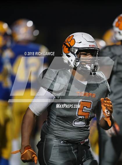 Thumbnail 1 in San Jacinto @ Valencia (CIF SS D7 Semifinal) photogallery.