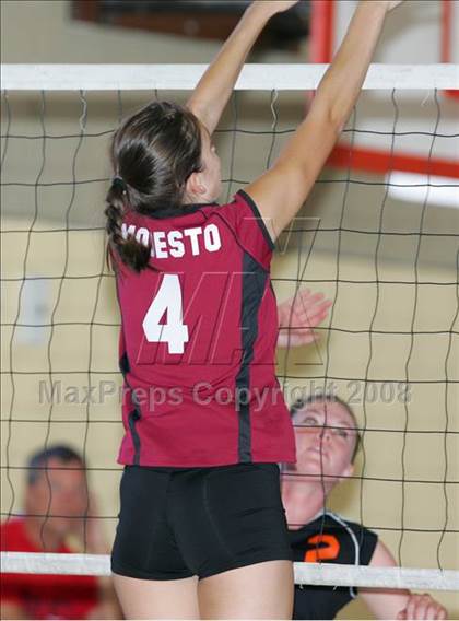 Thumbnail 1 in Modesto vs Summerville (Oakdale Tournament) photogallery.