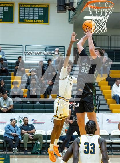 Thumbnail 1 in Campbell Hall vs. De La Salle (The Classic at Damien) photogallery.
