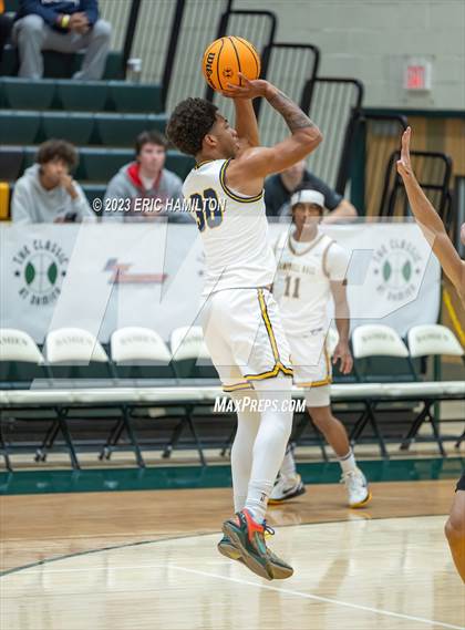 Thumbnail 2 in Campbell Hall vs. De La Salle (The Classic at Damien) photogallery.