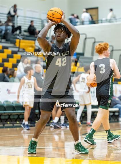Thumbnail 1 in Campbell Hall vs. De La Salle (The Classic at Damien) photogallery.