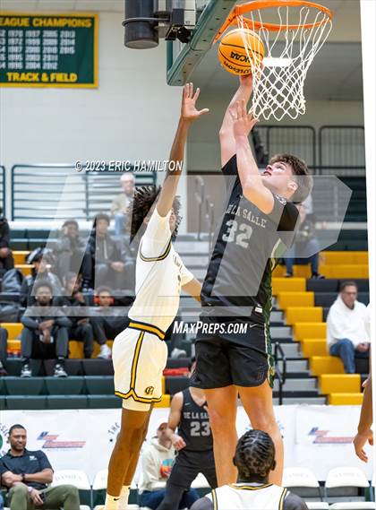Thumbnail 2 in Campbell Hall vs. De La Salle (The Classic at Damien) photogallery.