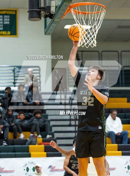 Thumbnail 3 in Campbell Hall vs. De La Salle (The Classic at Damien) photogallery.