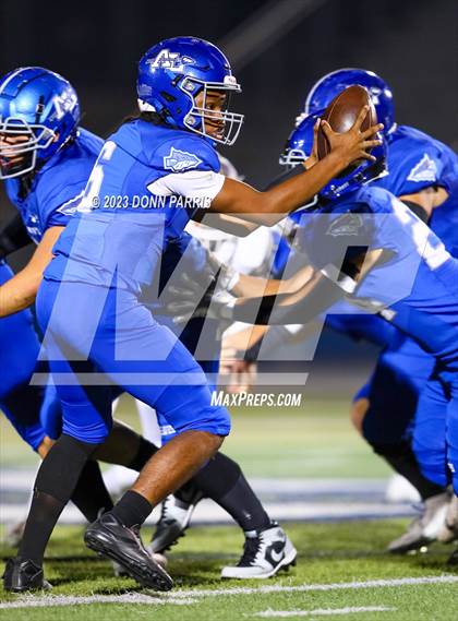 Thumbnail 3 in Los Osos @ Alta Loma photogallery.