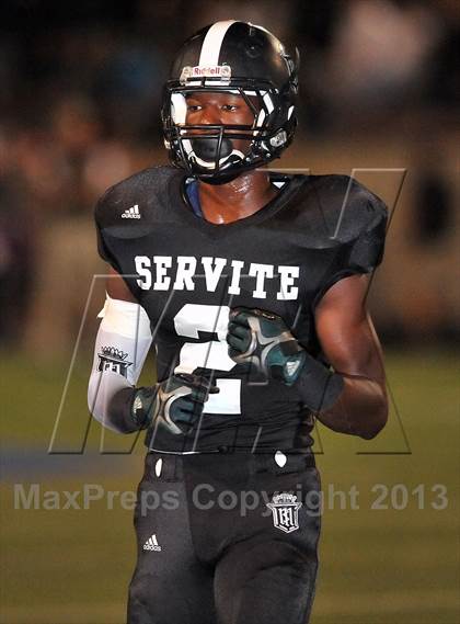 Thumbnail 3 in De La Salle vs. Servite photogallery.