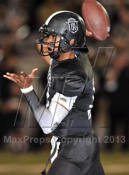 Thumbnail 2 in De La Salle vs. Servite photogallery.