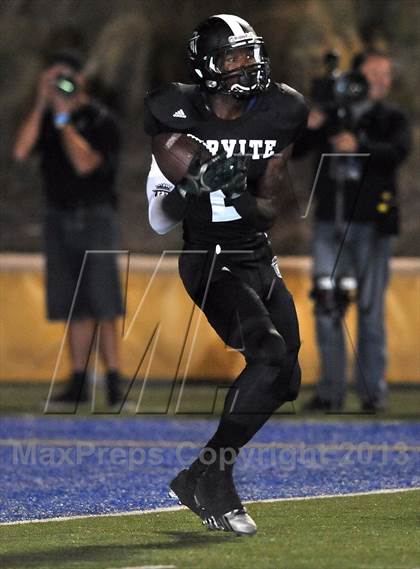 Thumbnail 2 in De La Salle vs. Servite photogallery.