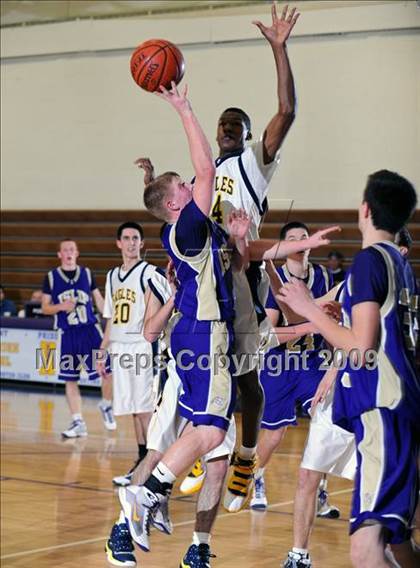 Thumbnail 3 in Islip vs West Babylon (2009 Holiday Tournament) photogallery.