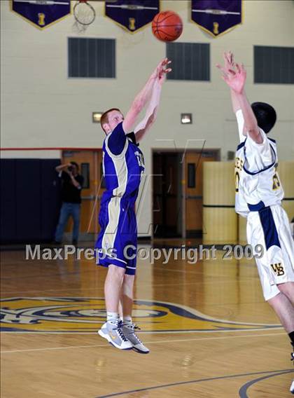 Thumbnail 1 in Islip vs West Babylon (2009 Holiday Tournament) photogallery.