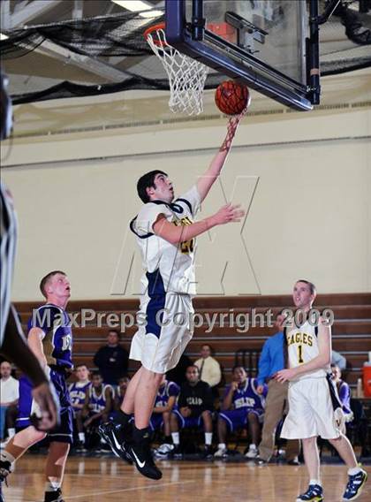 Thumbnail 2 in Islip vs West Babylon (2009 Holiday Tournament) photogallery.