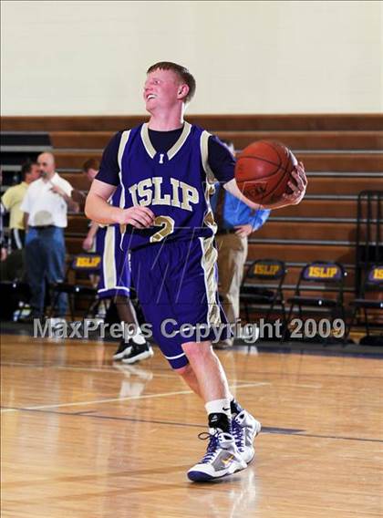 Thumbnail 2 in Islip vs West Babylon (2009 Holiday Tournament) photogallery.