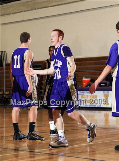 Thumbnail 1 in Islip vs West Babylon (2009 Holiday Tournament) photogallery.